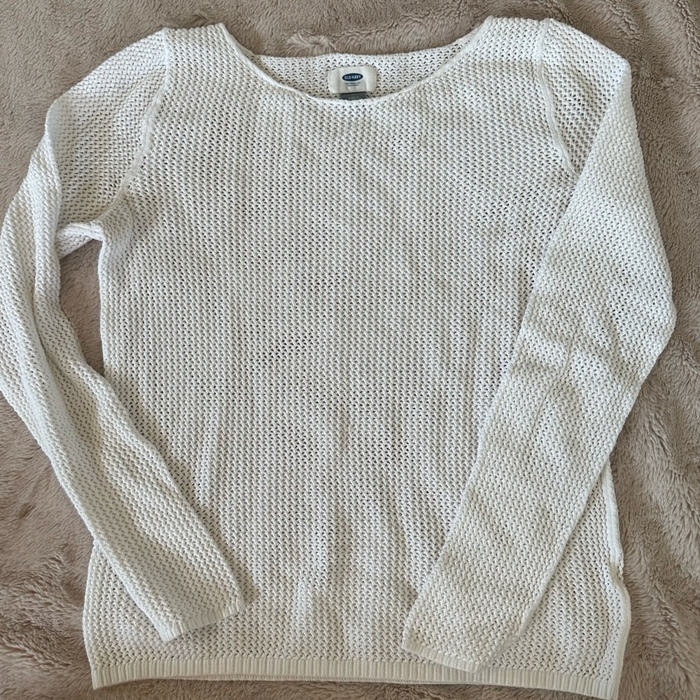 🩷 Old Navy Women’s White Sweater- size Medium